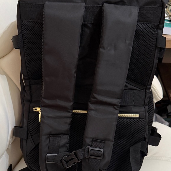 Black Quilted travel Bag - Picture 3 of 4